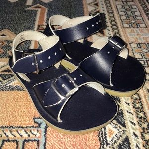 Hoy Navy salt water sandal size 5